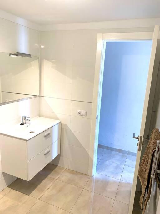 Casa Italia, Modern One Bedroom Apartment Close To The Beach Tías Extérieur photo